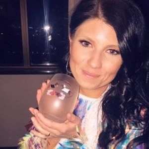 Meet your Posher, Casie